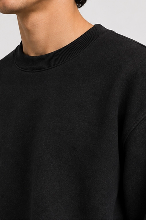 Schwarzer Sweater